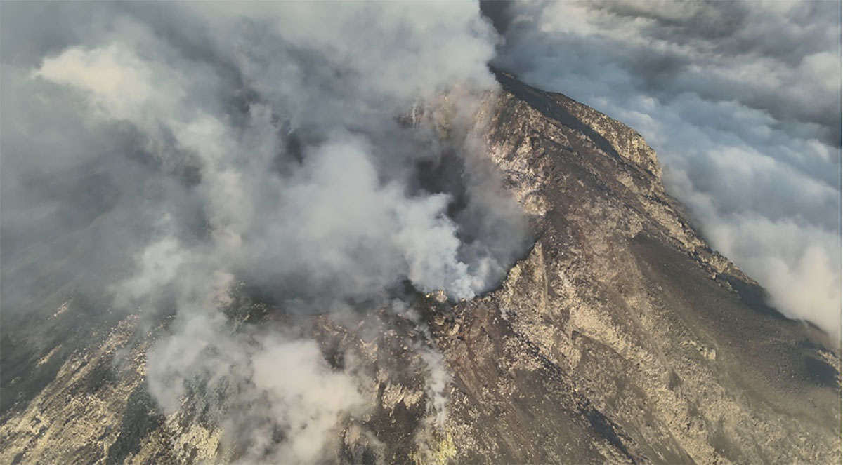 Status Awas! Erupsi Lewotobi Laki-Laki Picu Evakuasi Massal