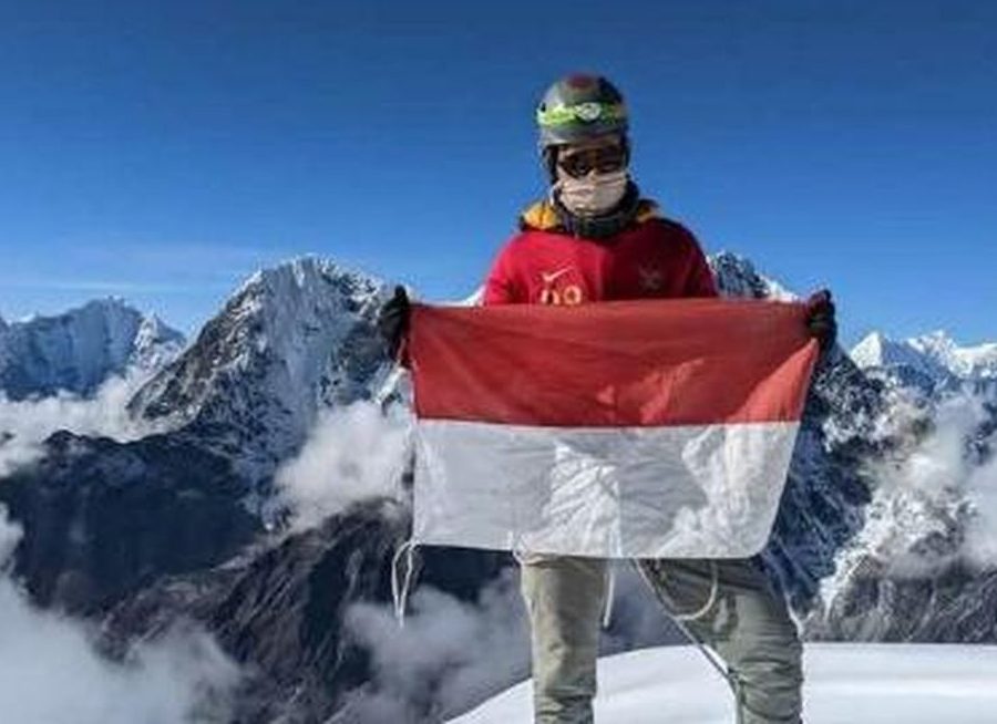 Mendaki Gunung Everest Memerlukan Lisensi Pendakian