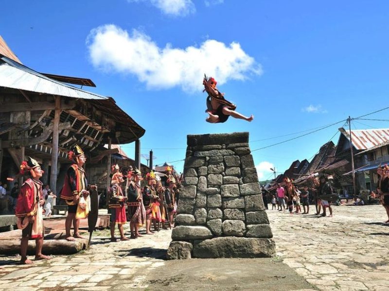 Lompat Batu Nias Yang Di Kenal Sebagai Fahombo