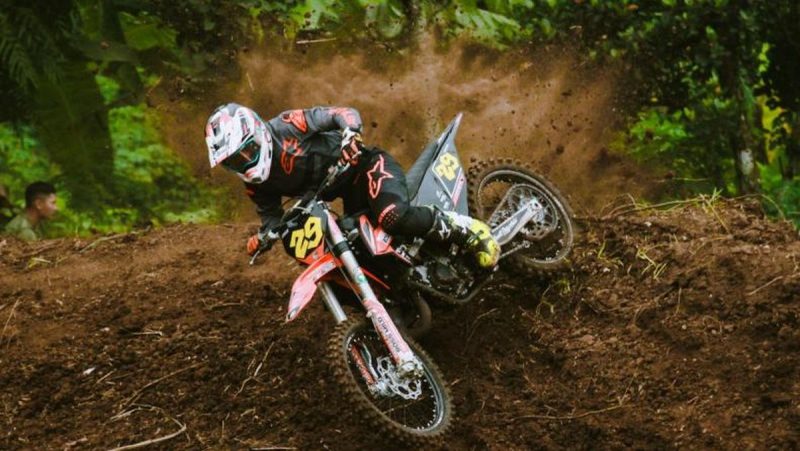 Kendaraan Trail Yang Membuat Sebuah Motor Lebih Tangguh