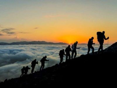 Mendaki Gunung Hobi Yang Menjiwai Alam
