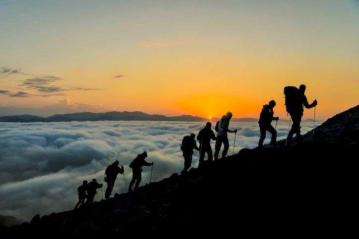 Mendaki Gunung Hobi Yang Menjiwai Alam