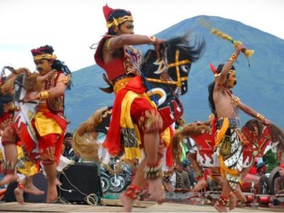 Kesenian Tradisional Dari Indonesia Yaitu Kuda Lumping