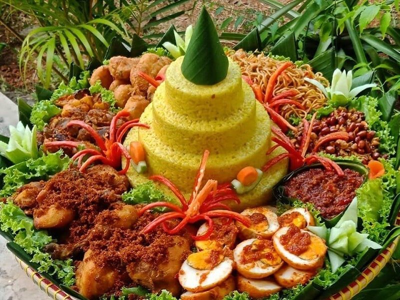 Hidangan Unik Indonesia Yaitu Nasi Tumpeng
