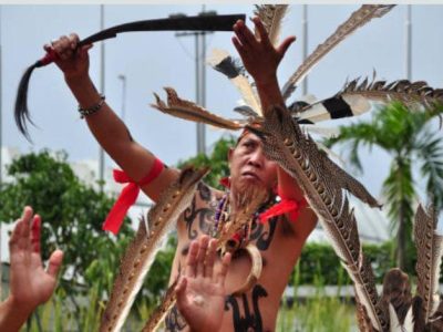 Senjata Suku Dayak Yaitu Mandau Dari Kalimantan