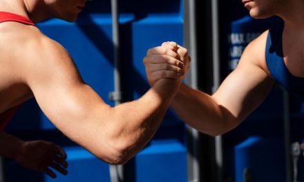 Olahraga Kekuatan Tangan Pada Sebuah Adu Panco