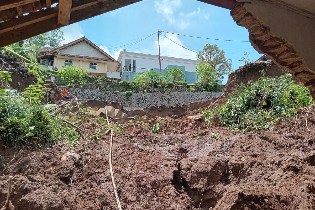Baru Pulang RS, Lansia Di Ciamis Tewas Tertimbun Kolam Ambles
