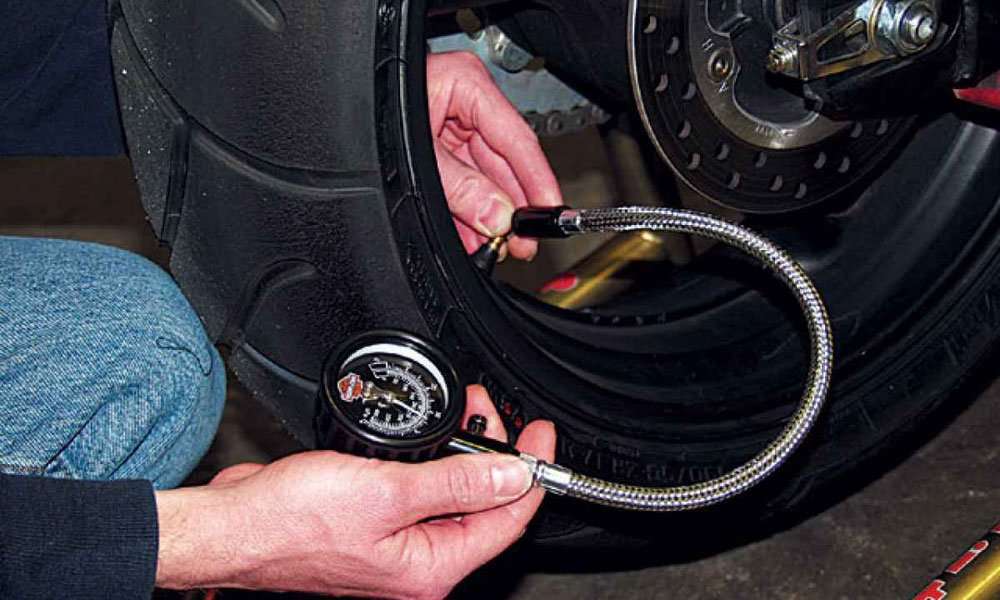 Sering Abaikan Tekanan Angin, Ban Motor Cepat Aus