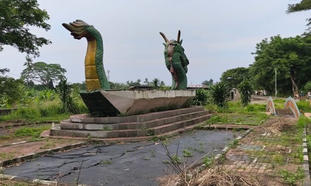 Taman Teluknaga: Pemerintah Abai, Pemilik Warkop Turun Tangan