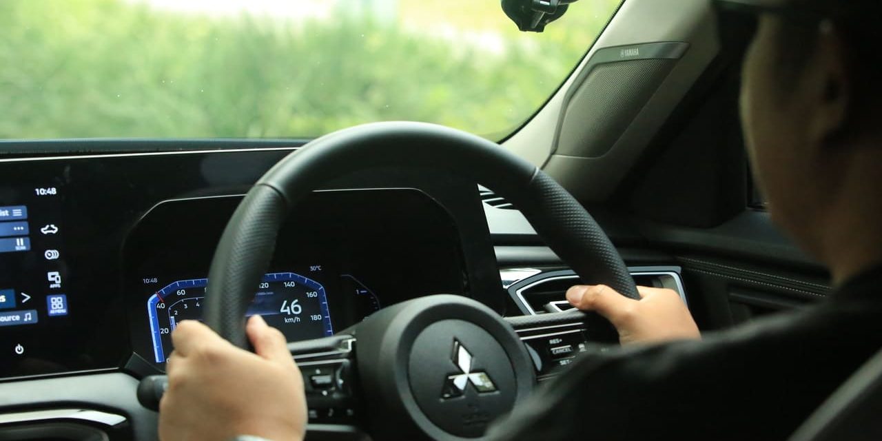 3 Trik Cerdas Nyetir Di Gang Sempit