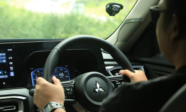 3 Trik Cerdas Nyetir Di Gang Sempit