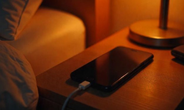 Sepele Tapi Fatal: Bahaya Charger Gak Di Cabut