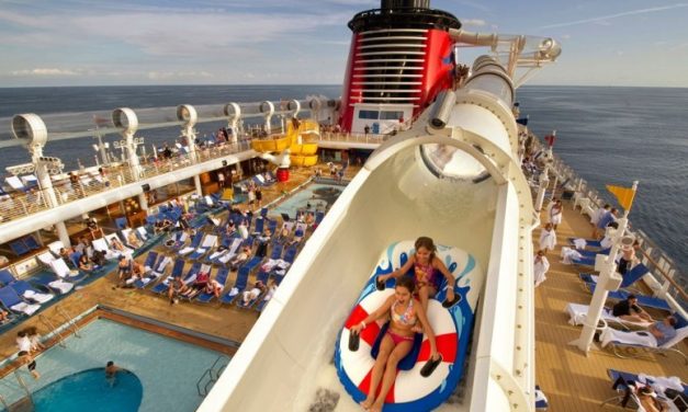 Spot Staycation Gokil: Hotel Dengan 7 Kolam Renang