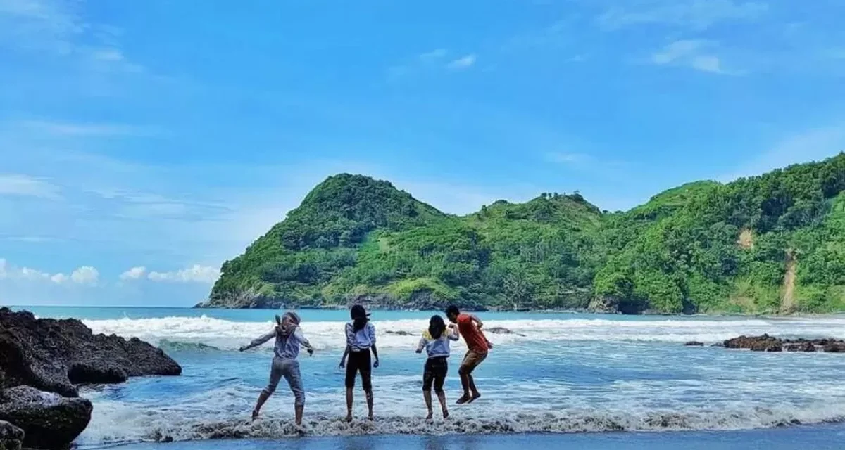 Butuh Ketenangan? Intip Pantai Tersembunyi Di Kebumen
