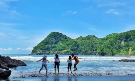Butuh Ketenangan? Intip Pantai Tersembunyi Di Kebumen