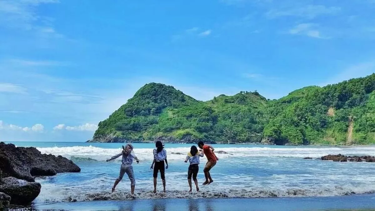 Butuh Ketenangan? Intip Pantai Tersembunyi Di Kebumen
