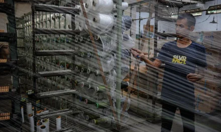Industri Tekstil Lesu, Giliran Pabrik Bandung Gulung Tikar